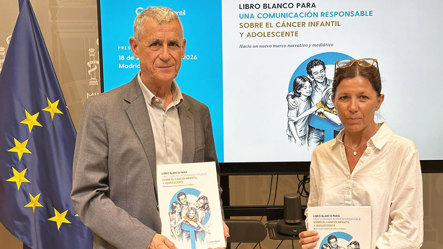 Miguel Javaloy y Anna Román en la presentación del Libro Blanco para una comunicación responsable del cáncer infantil
